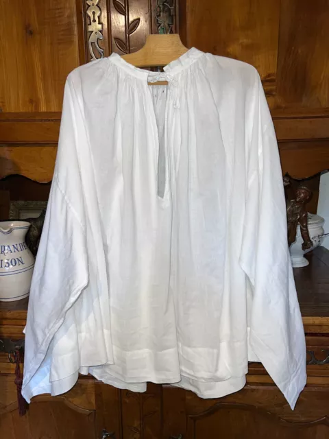 Ancien vêtements religieux, aube de prêtre en linon blanc