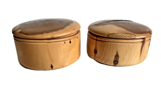 Pair Of Vintage Handmade Irish Yew Wood Round Trinket Dresser Boxes w/Lids