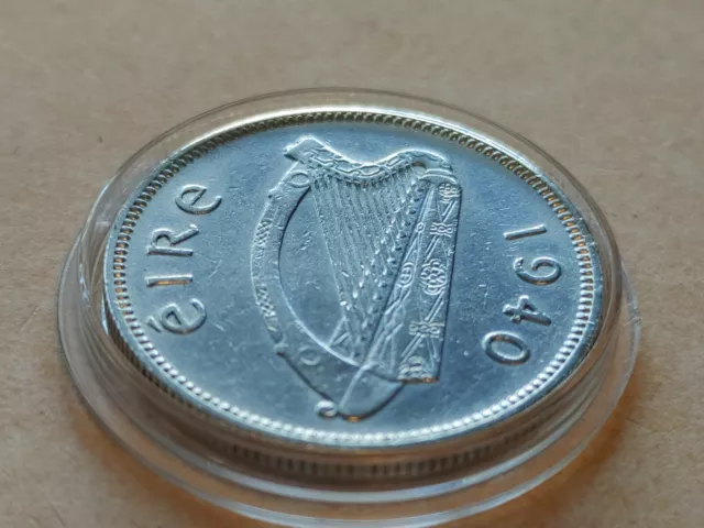 AU superb 1940 Ireland Silver Shilling Original harp & Bull details with Holder