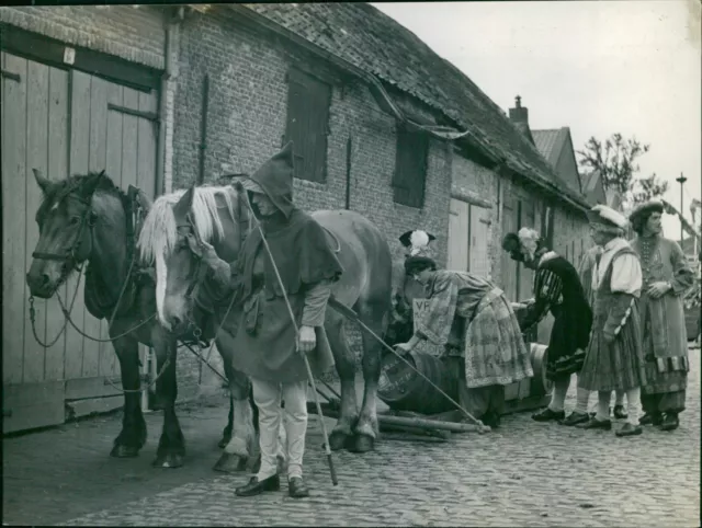 An old-fashioned tow cart - Vintage Photograph 3355316