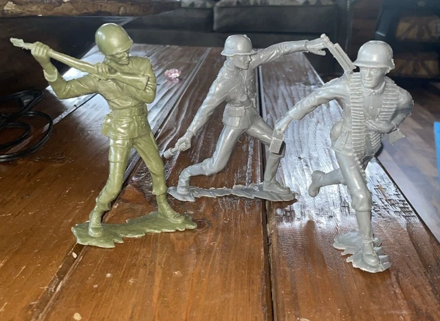 Vintage Marx Captain Gallant French Foreign Legion Pointing 6" Army Man soldier