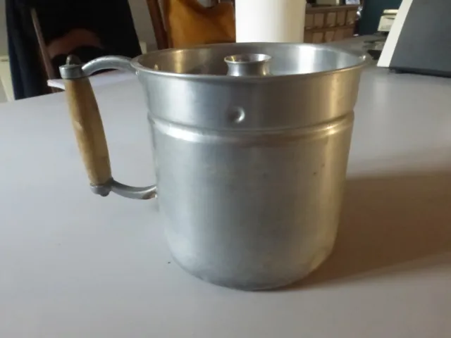 ancien Pot À Lait alu poignée bois  / Chauffe lait avec anti débordement  - Alu