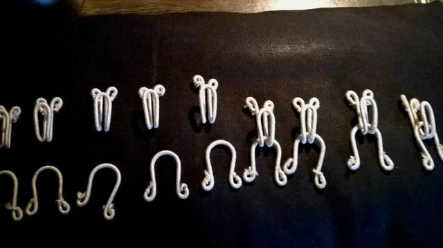 ganchos y ojos tela metálica cubierta. para pieles y tejidos. 25 pares beige o marrón