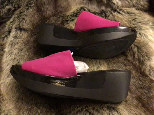 Kenneth Cole REACTION Women’s Pepe Step Size 8.5M Fuschia Slip On Wedge Sandals 3