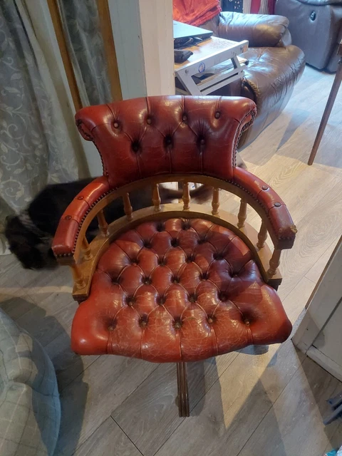 Hillcrest Chesterfield Revolving Captain's Swivel Chair Adjustable Height