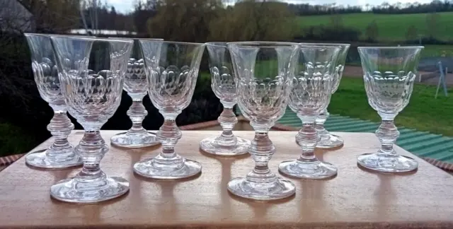 BACCARAT 9 verres à liqueur en cristal  Modèle écailles