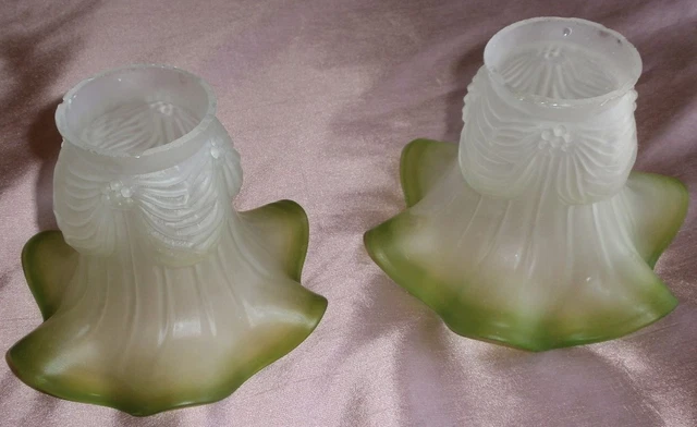 2 Tulipes art nouveau vers 1900 pour lustre / lampe Verre satiné décor " Drapé "