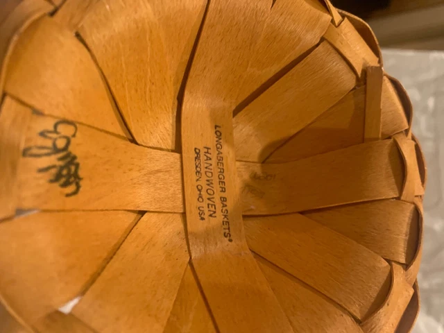 vintage NEARLY PERFECT Longaberger Basket Signed round 