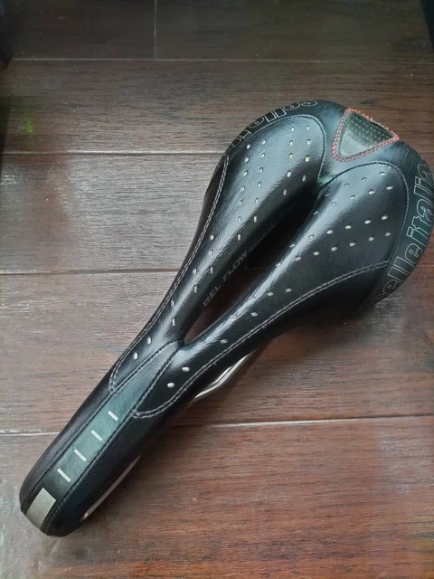 Selle Italia Kevlar/Carbone Gel Flow XC – Style Flite, Tiges Titane – Occasion