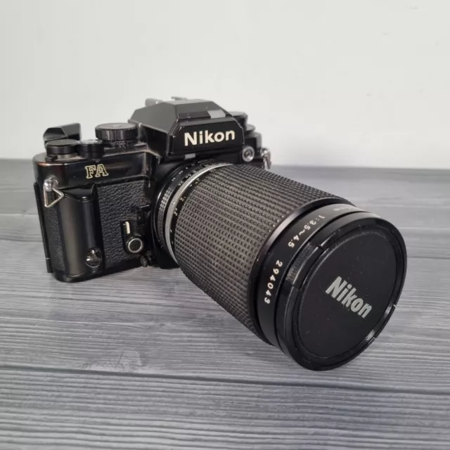 Nikon FA 35 mm Film Spiegelreflexkamera & Nikkor 35-135 mm Zoomobjektiv mit Etui