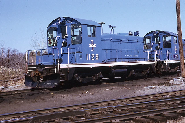 Orig slide B&M Boston Maine EMD SW1 switcher 1129 Nashua NH 1973
