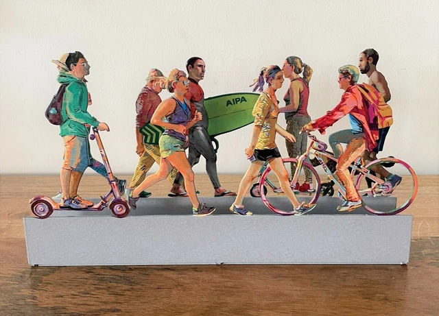 Escultura de metal pop art de David Gerstein "Paseo urbano"