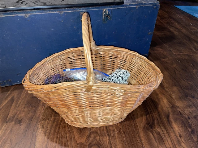 Vintage Wicker Basket w Vintage 60-90s Variegated Balls of Yarn & Daisy Loom