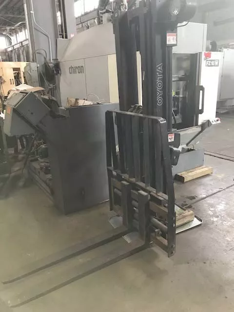 Toyota / Raymond Fork Lift Mast, FSV Mast, 4200 lb, 188" Lift, 3 Stage w/ forks Toyota / Raymond Fork Lift Mast, FSV Mast, 4200 lb, 188" Lift, 3 Stage w/ forks