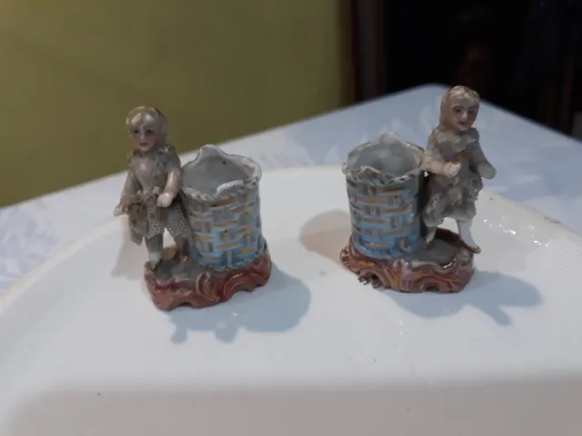 Paire sujets miniature Objet de vitrine Biscuit Polychrome Porcelaine Fillettes