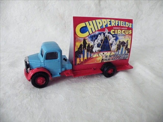 ② Dinky Toys - 1:32 - Transport Saviem de Chevaux de Course - Voitures