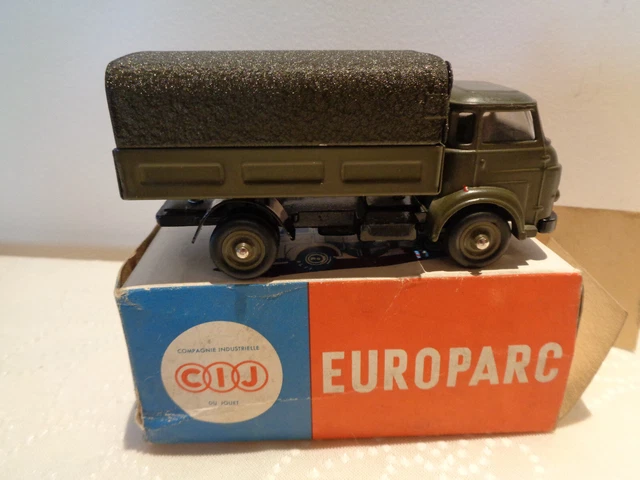 Miniature CIJ Europarc Tracteur Saviem Avec Remorque Militaire Citerne - Vert Métal - État Neuf