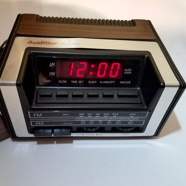RARE VINTAGE AUDITION AM-FM Table Radio- MODEL NO: 4141 Alarm Clock £19 ...