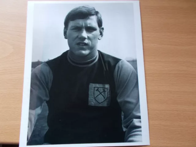 Press  photo--Brian Dear (West Ham)   (PH514)