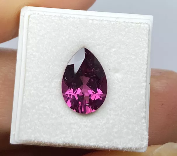 Facettierter Malaya GRANAT (1.85cts.) Faceted Malaya Garnet, Tansania