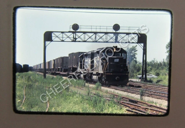 Original  '76 Ektachrome Slide PC Penn Central 6057 SD40 Piggyback Trail   37Y10