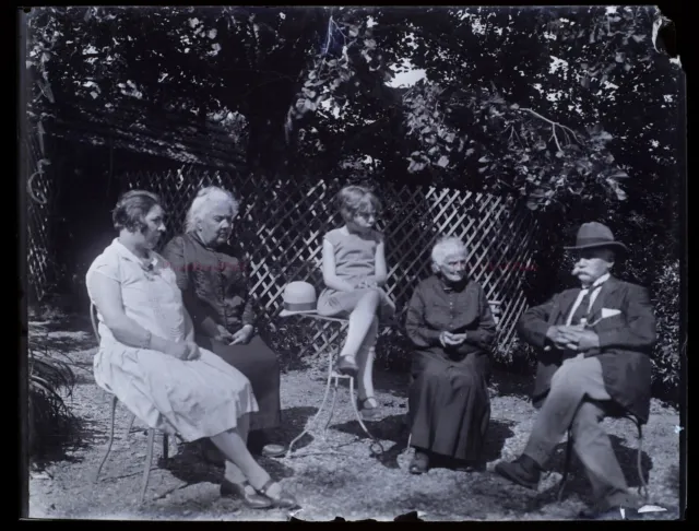 Family in the Garden c1930 Photo NEGATIVE Glass Plate Vintage VrL5n10
