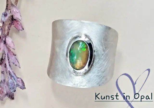 Breiter 925 Silber Ring mit wunderschönen Welo Opal - Kiodesign