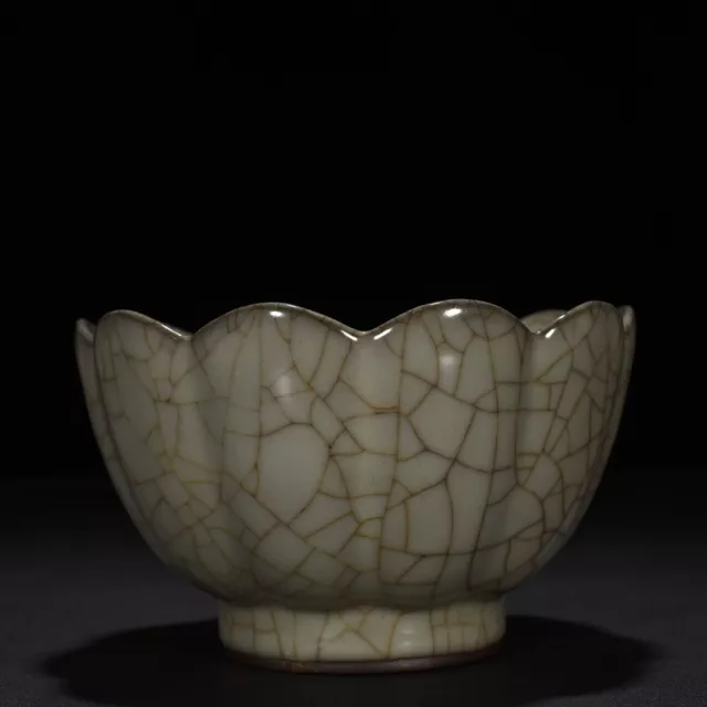 6.3" Old Porcelain song dynasty guan kiln cyan glaze Ice crack lotus flower Bowl