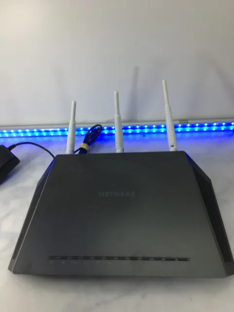 NetGear Nighthawk R7000 - AC1900 Smart WiFi Router (WHITE AerialS) #232