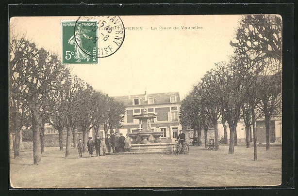 CPA Saint-Leu-Taverny, La Place de Vaucelles et Fontaine