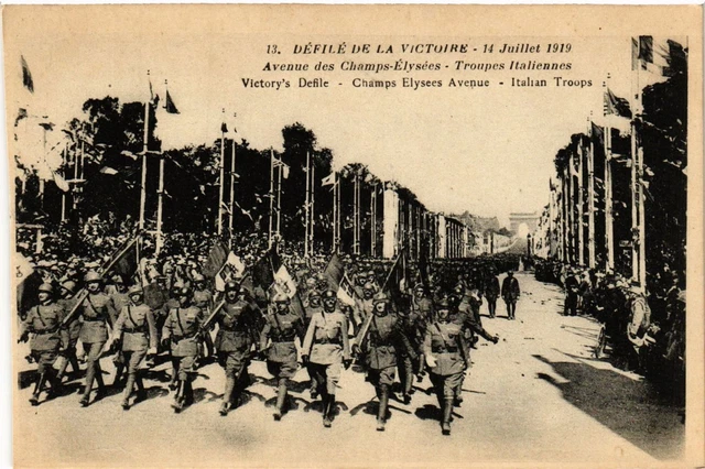CPA AK Militaire - Defile de la Victoire - Troupes Italiennes (696163)