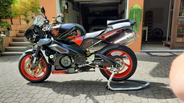 Aprilia Tuono 1000 RP 5