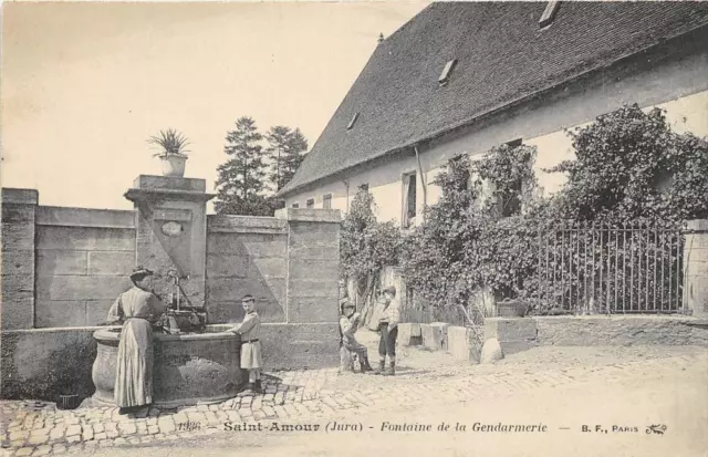 CPA 39 SAINT AMOUR FONTAINE DE LA GENDARMERIE (animée