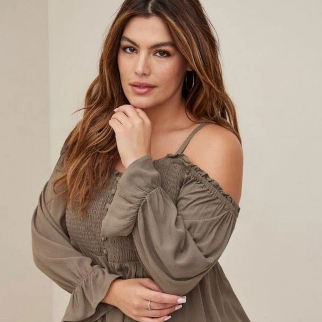 NWT Torrid Babydoll Crinkle Gauze Smocked Cold Shoulder Top Sz 2, 2X