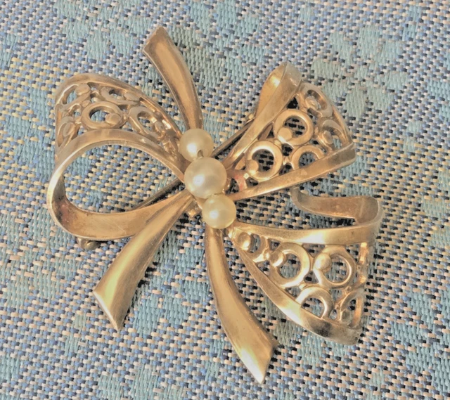 Broche Ancienne Argentée - Grappe De Perles Et Strass - Bijou Vintage - Occasion