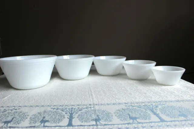 5 piece Federal Oven Ware Nesting Mixing Bowl Set MCM Milk Glass Double Rim EUC