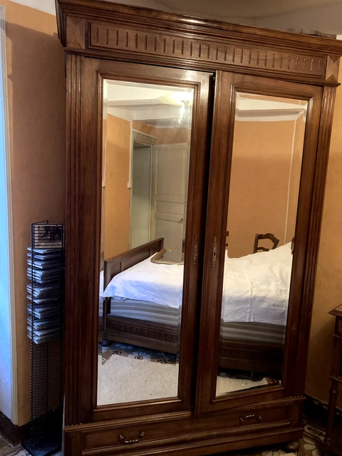 Chambre à coucher complète vintage 1930. Armoire, table de chevet et bois de lit