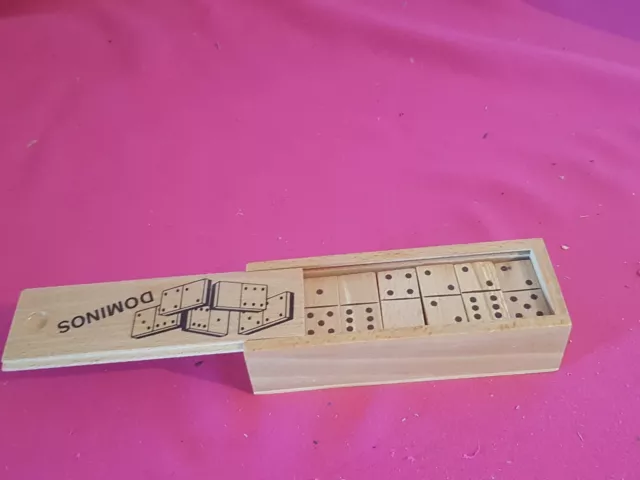 Tres Beau Jeu " DOMINO "dans sa Boite de rangement TOUTen BOIS d origine , NEUF