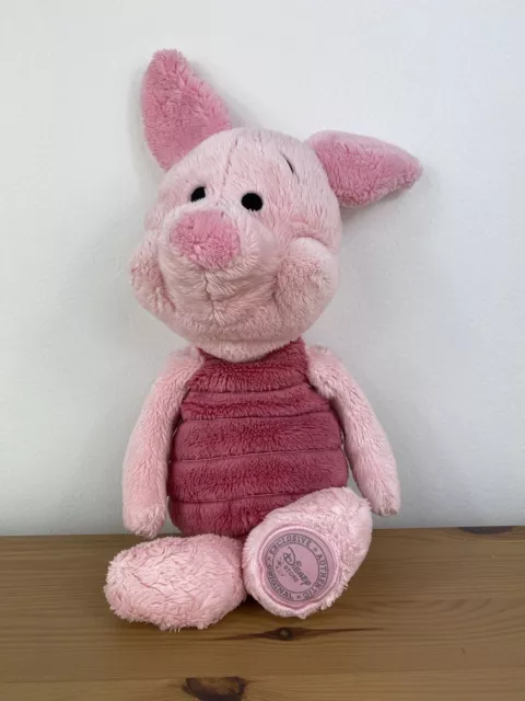 Disney Store Exclusive Winnie the Pooh Piglet Plush Soft Toy Official Badge