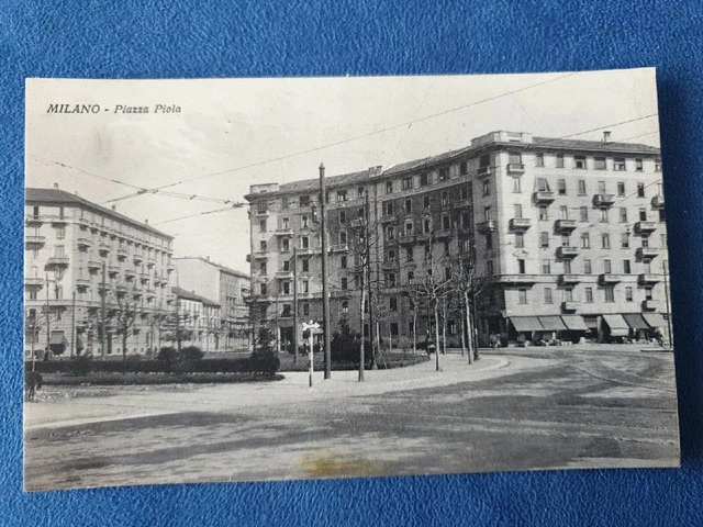 Cartolina non Viaggiata Milano Piazza Piola con Binari del Tram