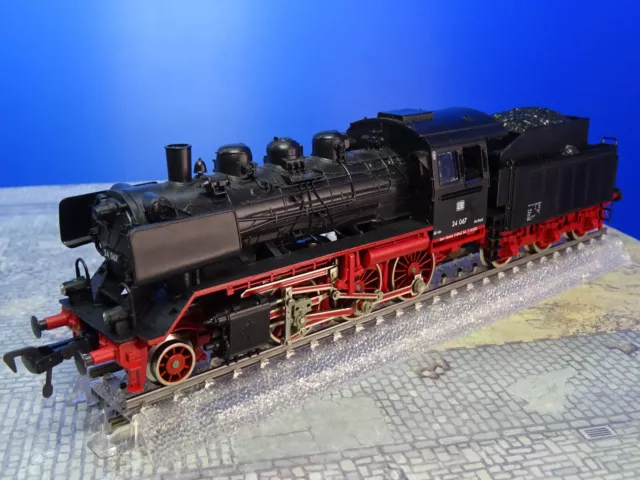 Locomotora de vapor Fleischmann 4141 BR 24 067 H0 1:87 buen estado embalaje original