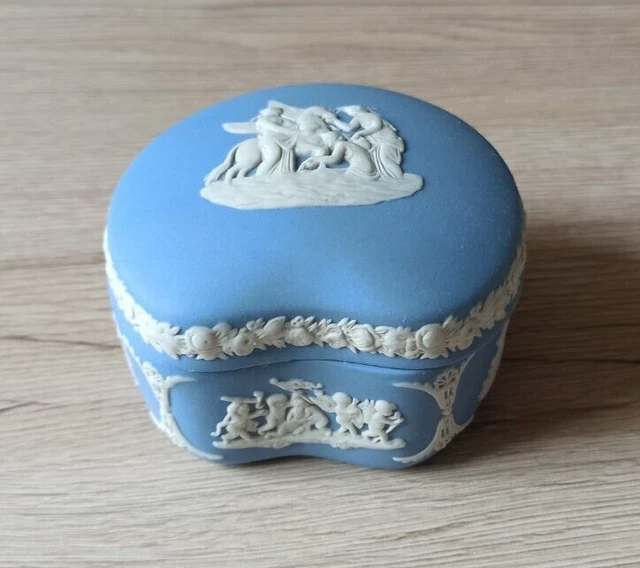 Schöne kleine Keramik Deckeldose Wedgwood England Jasperware Blau Weiß