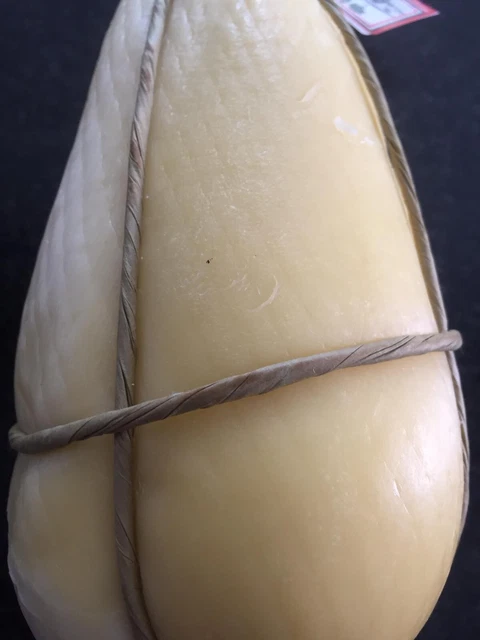 Provola silana sapore unico morbida primi piatti antipasto tavola amici parenti