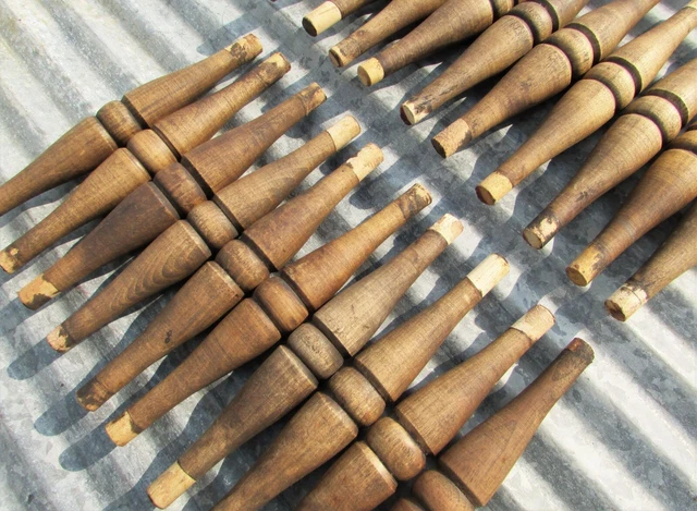 20 VINTAGE WOOD SPINDLE LOT TURNED WOODEN FURNITURE SALVAGE screen saloon door