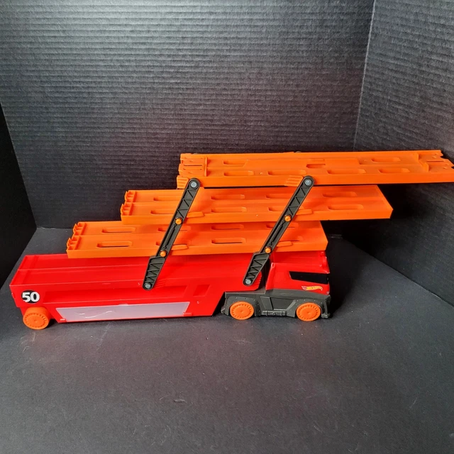 MATTEL HOT WHEELS Semi Truck Carrier Mega Hauler Transporter Hold 50