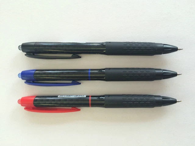 Stylo gel rétractable Uniball Signo en noir/bleu/rouge