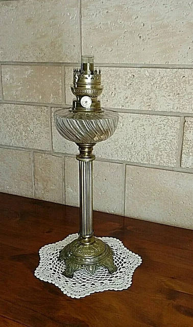 LAMPE À PÉTROLE BRONZE/LAITON SUR COLONNE FÛT CANNELÉE  - FIN XIXème MILIEU XXe