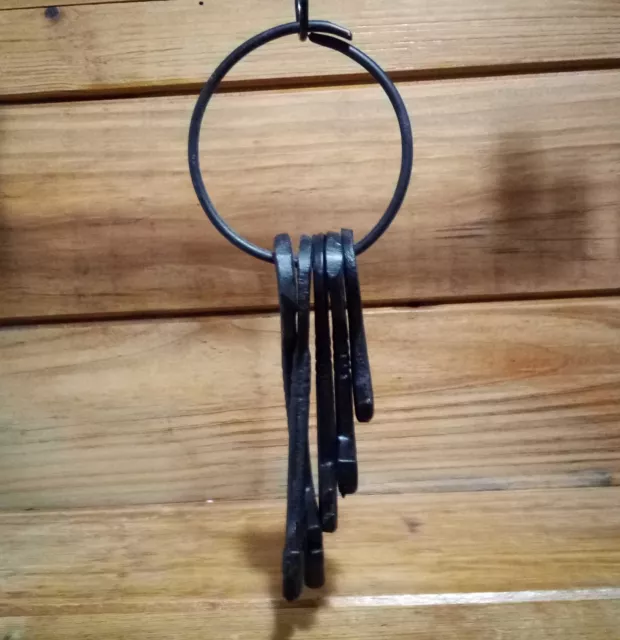 (22-10) Decorative Reproduction Cast-Iron Old West Style Jailhouse Keys