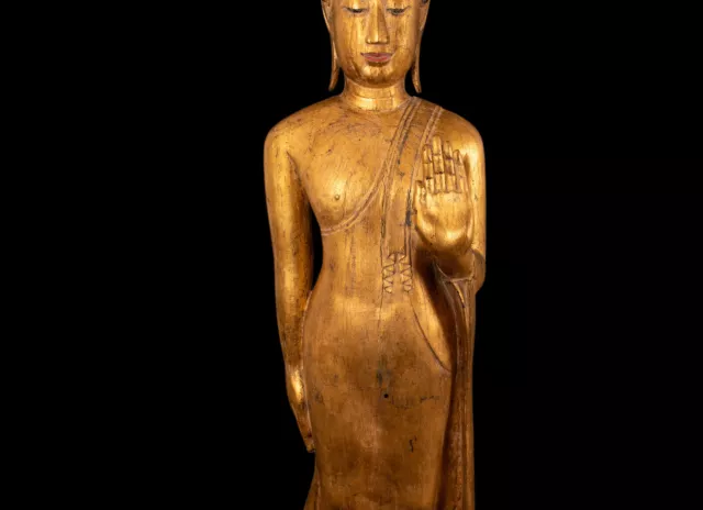 Eine Massive vergoldete Holzfigur eines Buddha. Thailand im Sukotai-Stil 20. Jh. 3