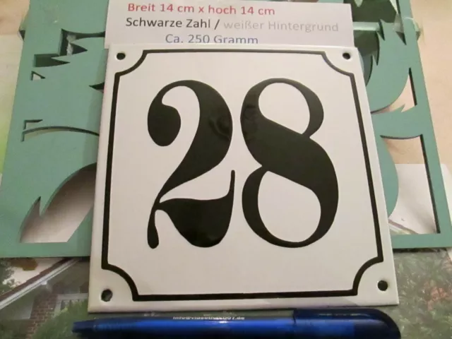 Hausnummer Emaille  Nr. 28 schwarze Zahl auf weißem Hintergrund 14 cm x 14 cm